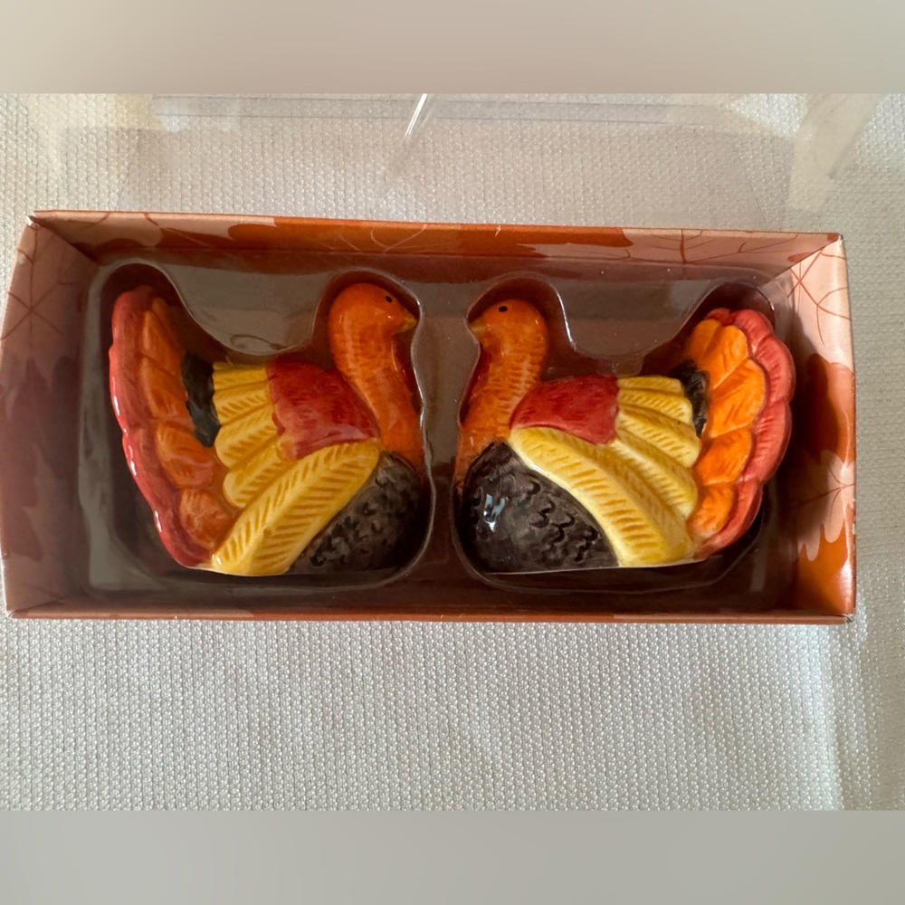 New/Open Box Hand Painted Turkey Salt & Pepper Shaker - Thanksgiving, Holidays
